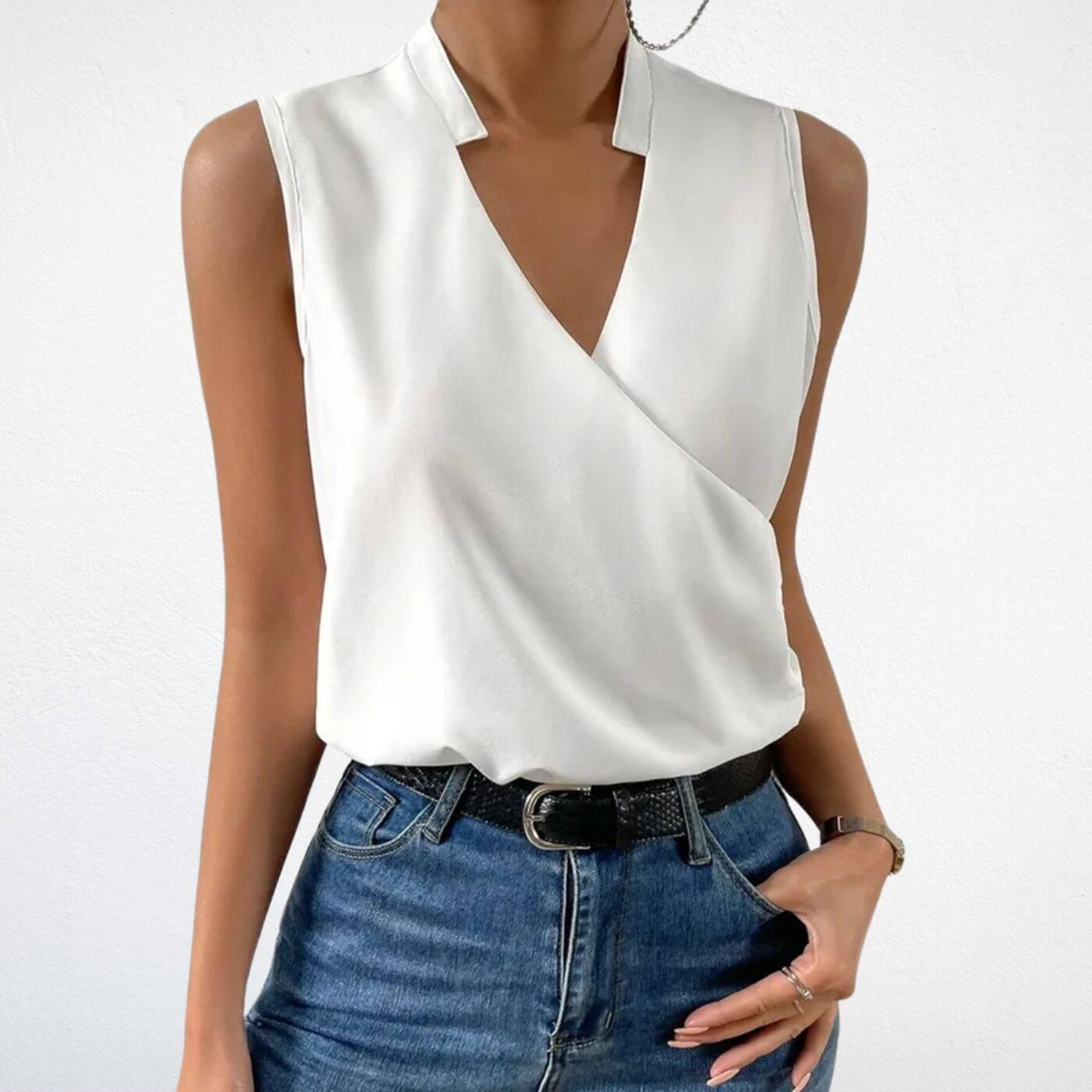 Marie – Ärmellose Bluse mit V-Ausschnitt