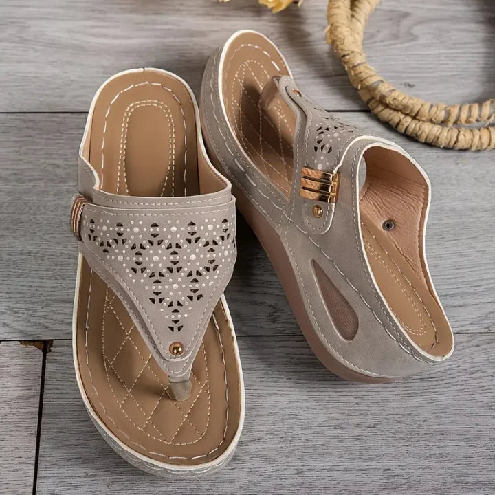 Tiara - Stilvolle Keilsandalette