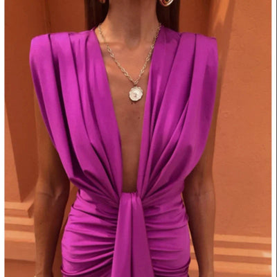 Sharon – Hoch tailliertes V-Ausschnitt Kleid in einfarbiger Spitze