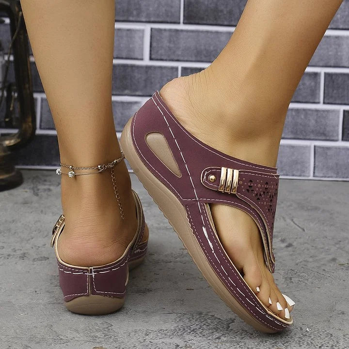 Tiara - Stilvolle Keilsandalette