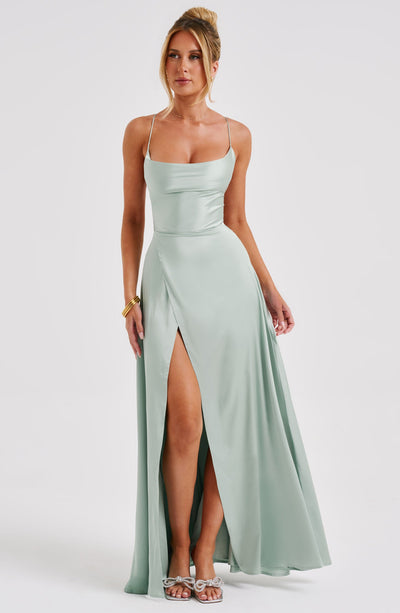 Salbei Bethany Satin-Maxi-Kleid