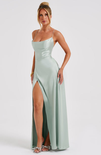 Salbei Bethany Satin-Maxi-Kleid