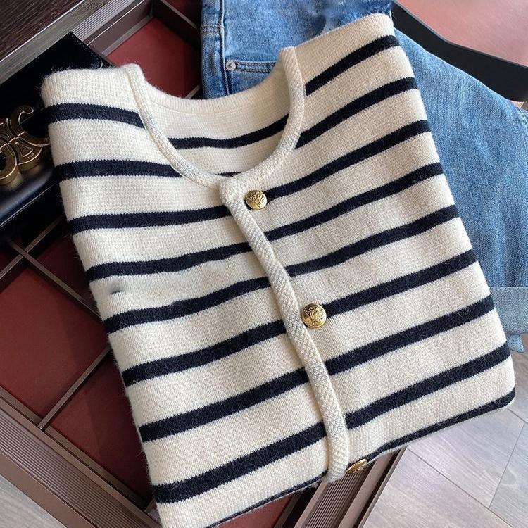 Brenda – Gestreifter Damen Strickcardigan mit verkürztem Schnitt