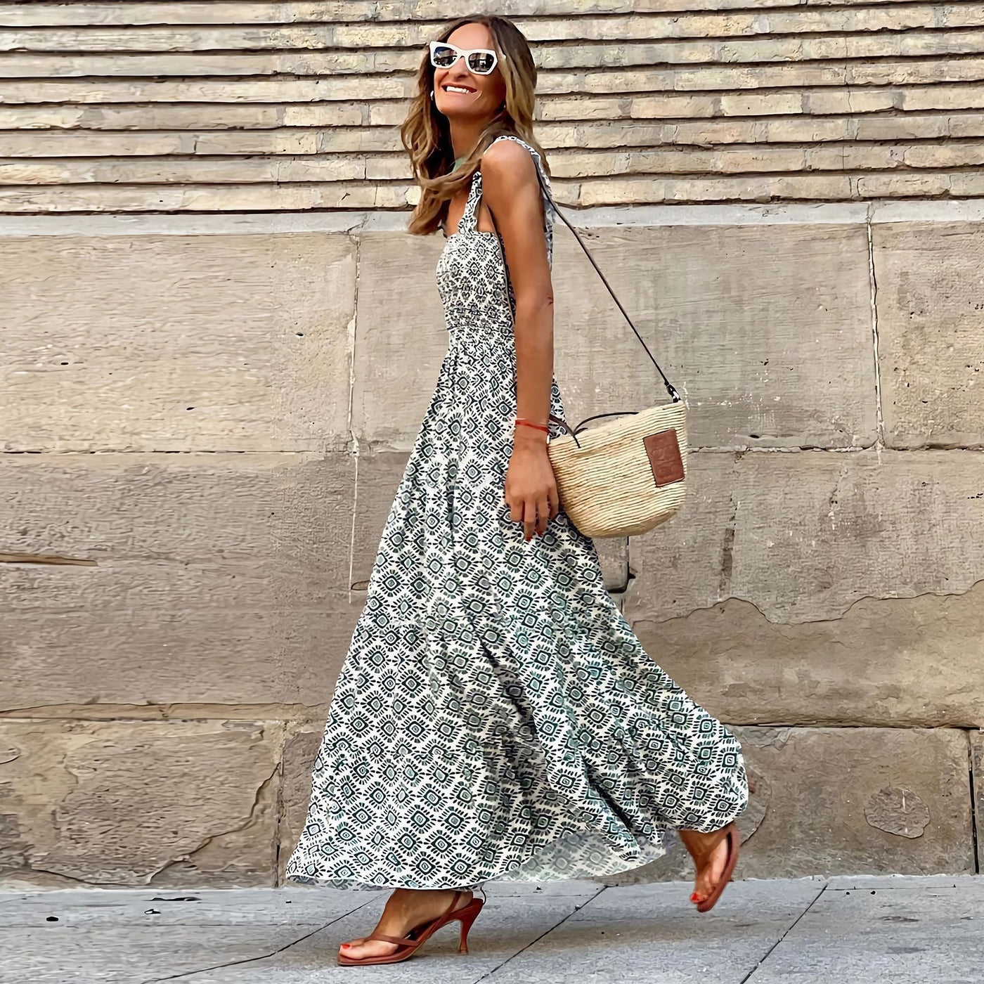 Betty – Elegantes bedrucktes französisches Blumenkleid mit Trägern