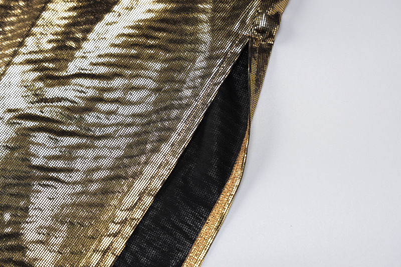 Jean – Rückfreies, einfarbiges, schmal geschnittenes Kleid mit Schlitz