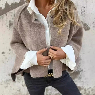 Damen Kurzjacke mit weiten Ärmeln und Knopfdetails