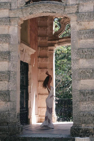 Damen Maxikleid mit Halfterkragen und Spitzendetails