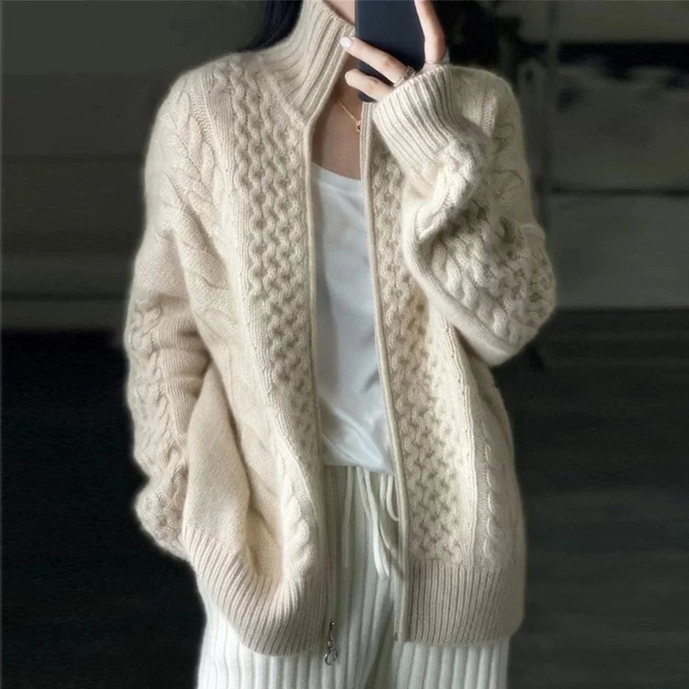 Damen Strickjacke Beige mit Zopfmuster und Reißverschluss