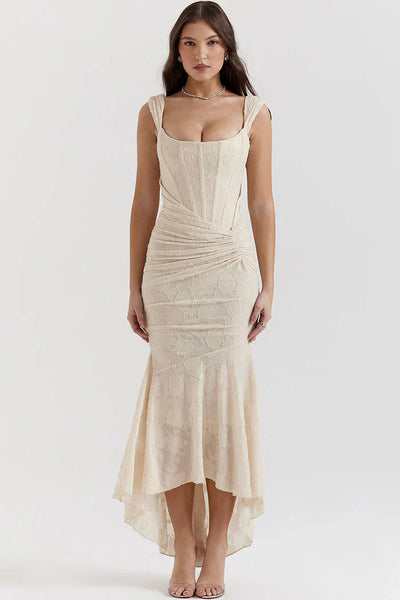 Schulterfreies Spitzen-Abendkleid mit figurbetonter Passform