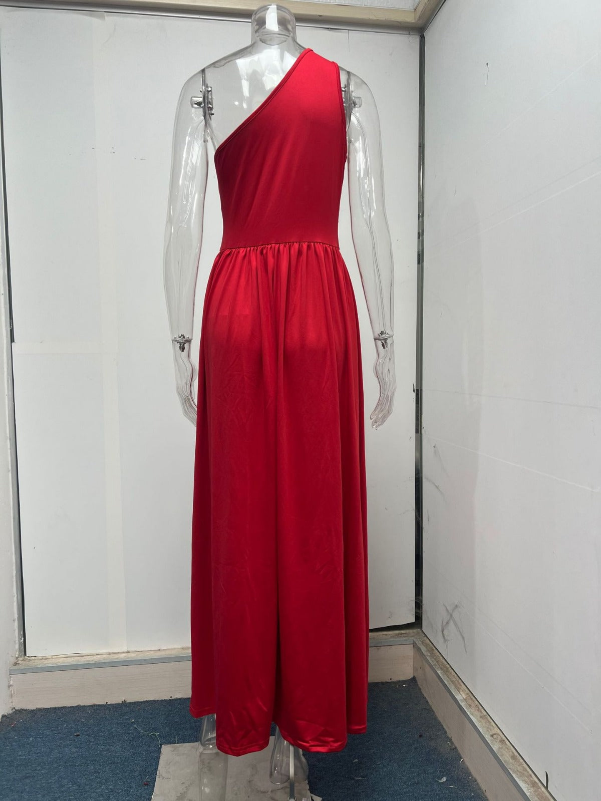 Heidi Mode | Ärmelloses Kleid mit hoher Taille und Öffnung