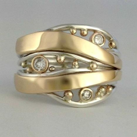 Gewellter Gold-Zirkonia-Ring im Vintage-Stil
