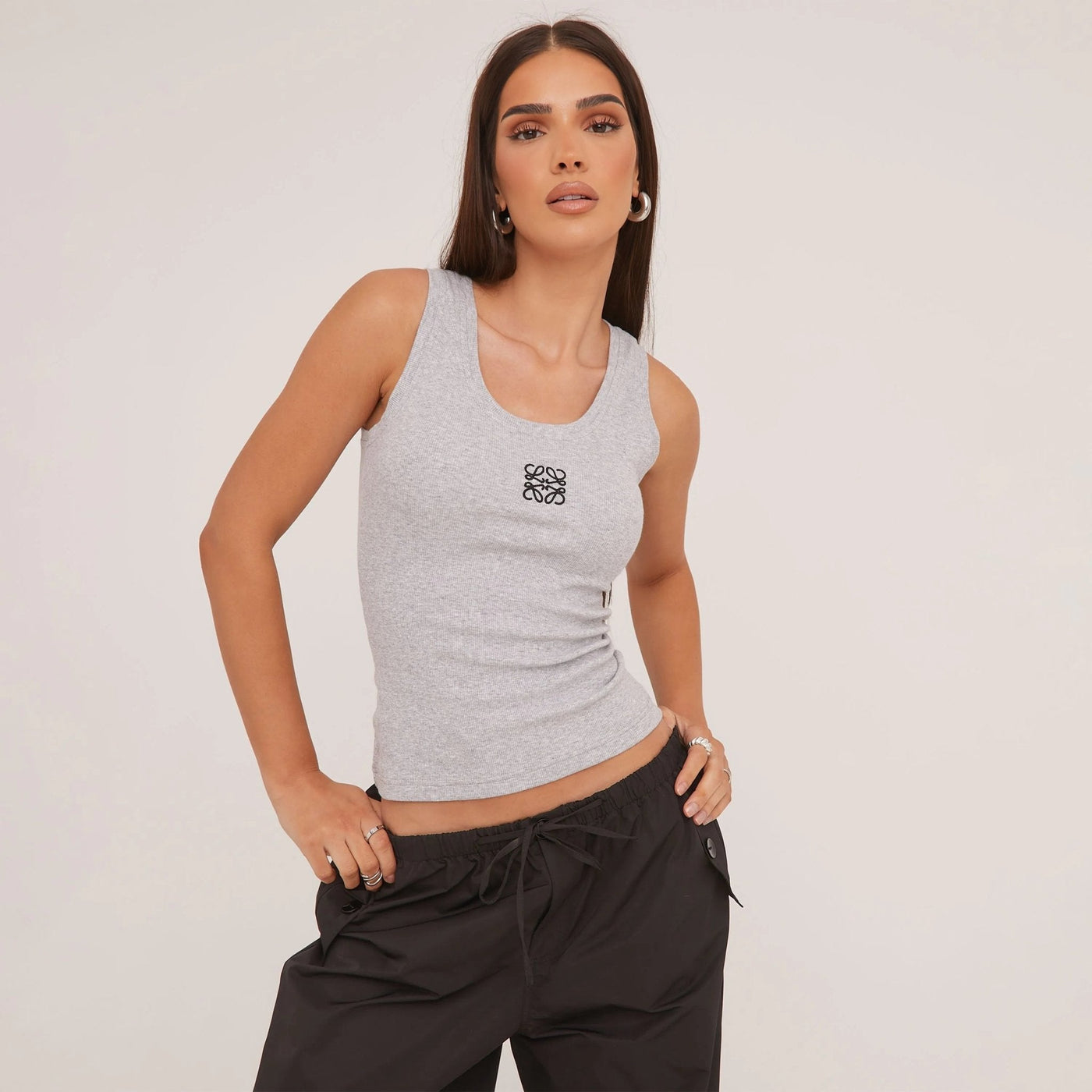 Lina | Geripptes Tanktop mit Stickerei