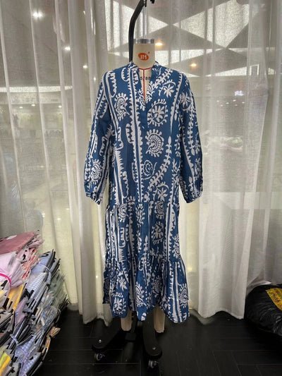 Mary – Modisches Kleid mit temperamentvollem Lagen-Stitching und Druck