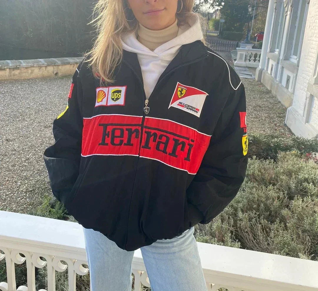 Karolin | Sportliche Ferrari-Rennfahrerjacke