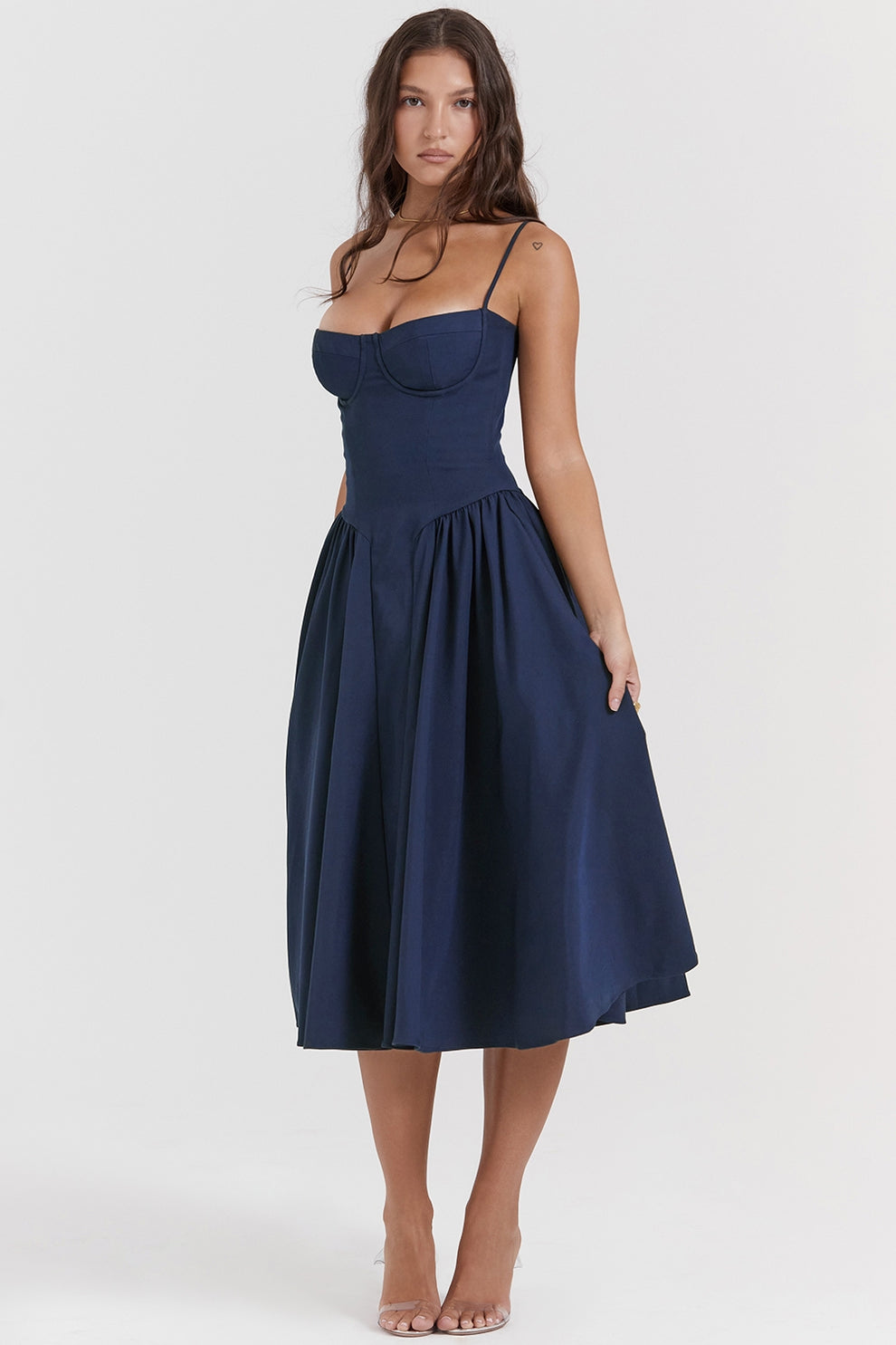 Maissa – Elegantes Midi Kleid mit Ärmeln
