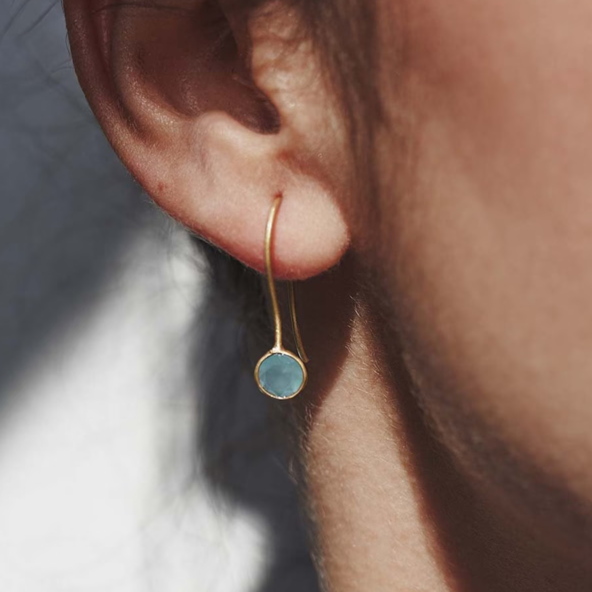 Blaue Vintage-Gold-Ohrringe