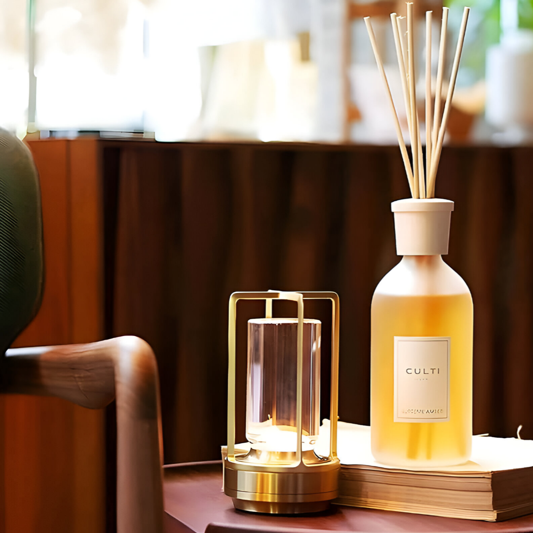 ElegantLight Tischleuchte - Wasserfest und tragbar Beleuchtet mit Stil